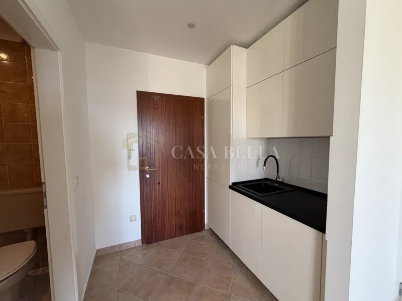 Studio apartman s terasom i vrtom u Novom Vinodolskom, 400m od plaže – 2