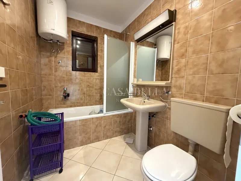 Studio apartman s terasom i vrtom u Novom Vinodolskom, 400m od plaže – 3