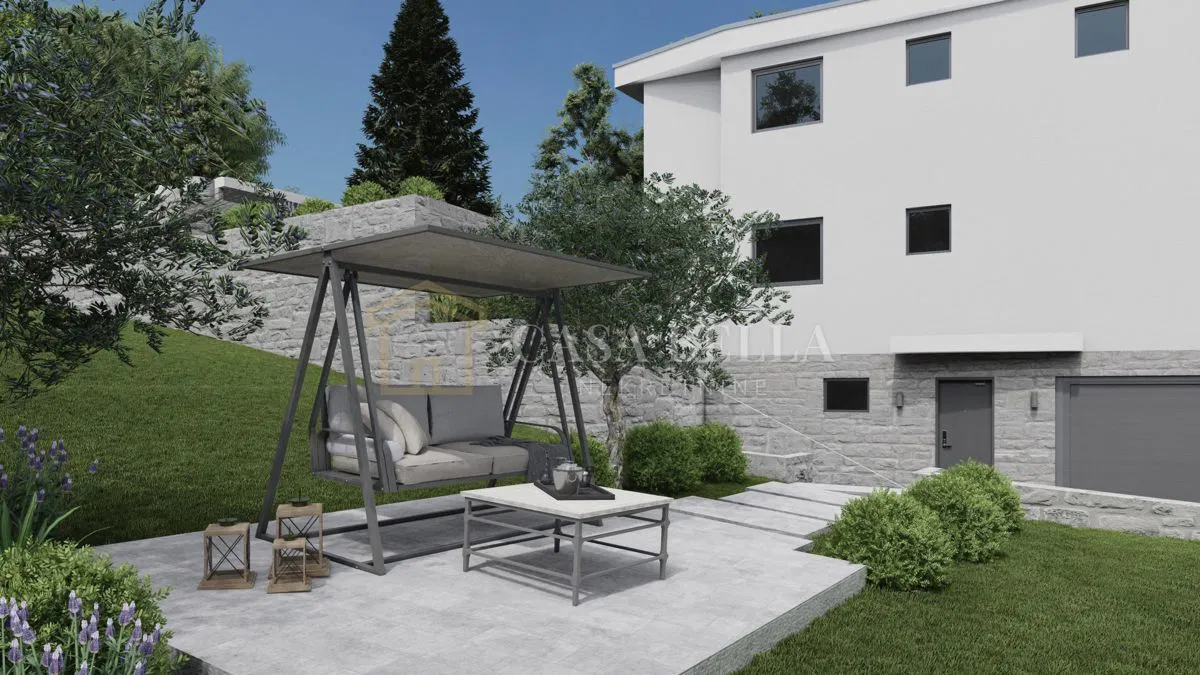 Ekskluzivna Investicijska Prilika: Starina s Građevinskom Dozvolom u Starom Centru Kostrene