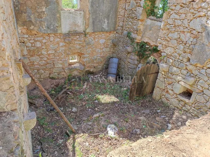 Hreljin, ruševna kuća sa poljoprivrednim zemljištem 1650m2 – 3
