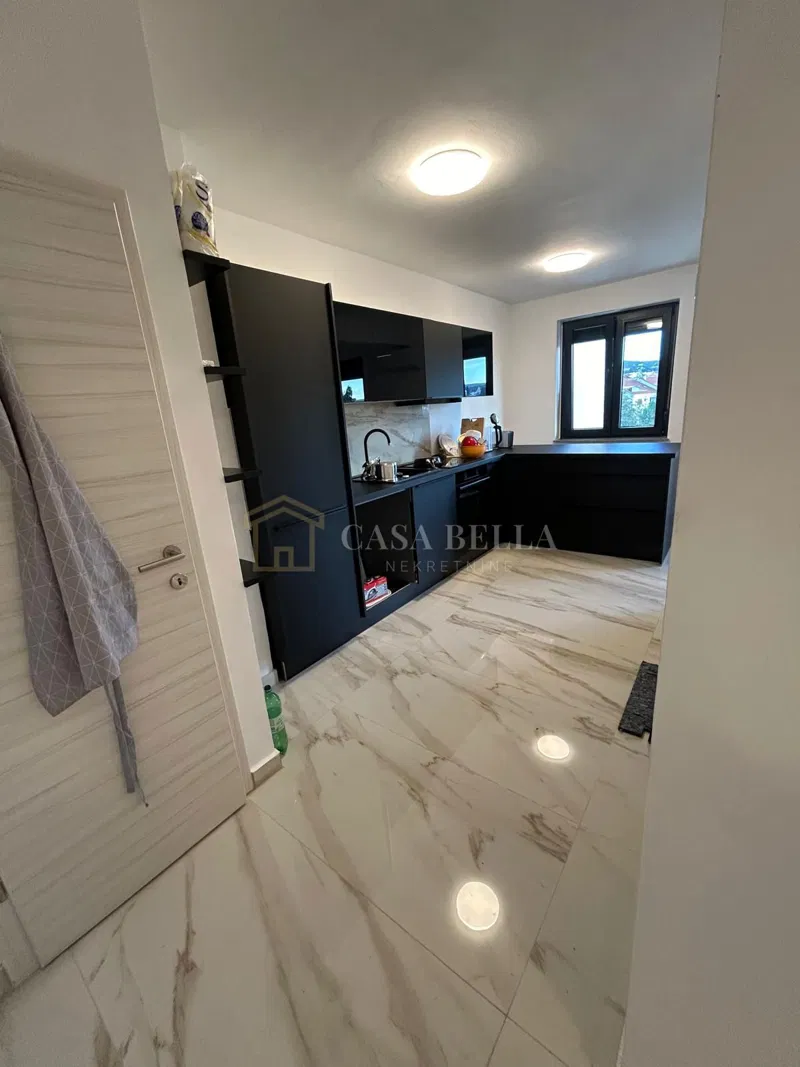 Otok Krk, Malinska, novouređen 3S+ DB, 88m2, Odlična lokacija! – 3