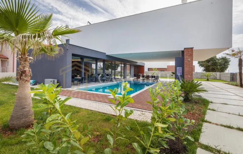 LIŽNJAN - ATRAKTIVNA VILLA 504.57 M2 NA SAMO 500 M 0D MORA – 2