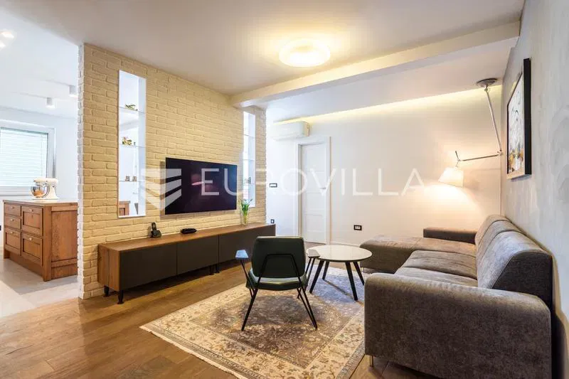 Split, city center, three-bedroom apartment with double garage – 2