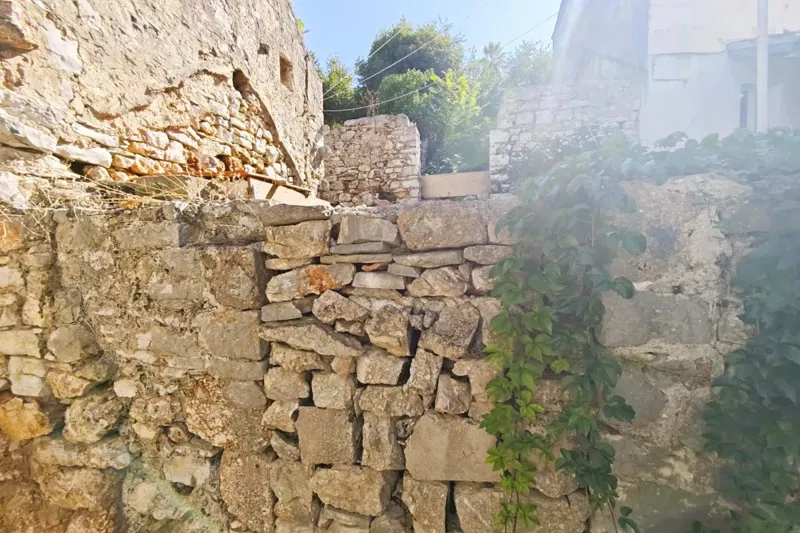 Due case in pietra da ristrutturare - centro città, vicino al mare – 3