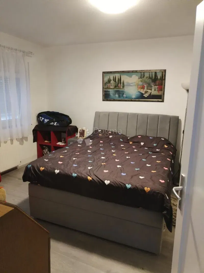 TOP PRILIKA! Sjajan stan u centru Đurđenovca!