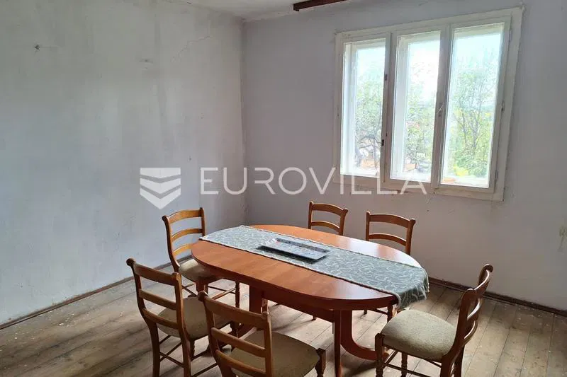 Duga Resa, Centar, kuća 120 m², blizina svih sadržaja