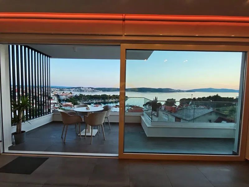 Luksuzni penthouse u Okrugu Gornjem/Čiovo s krovnom terasom