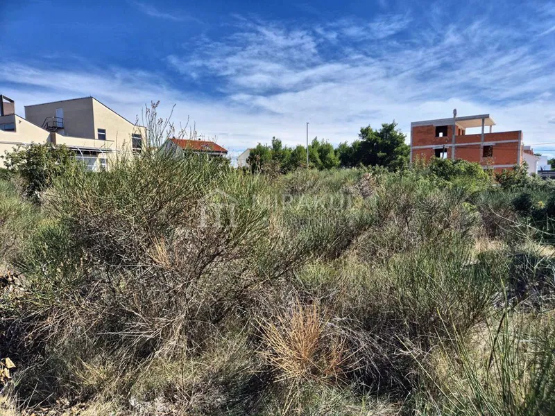 Nekretnine Vodice, Građevinsko zemljište na mirnoj lokaciji – 2