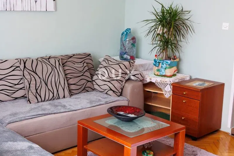 ZAGREB, DUBRAVA - A spacious house on three floors with a yard, a sauna and the possibility of three apartments – 2