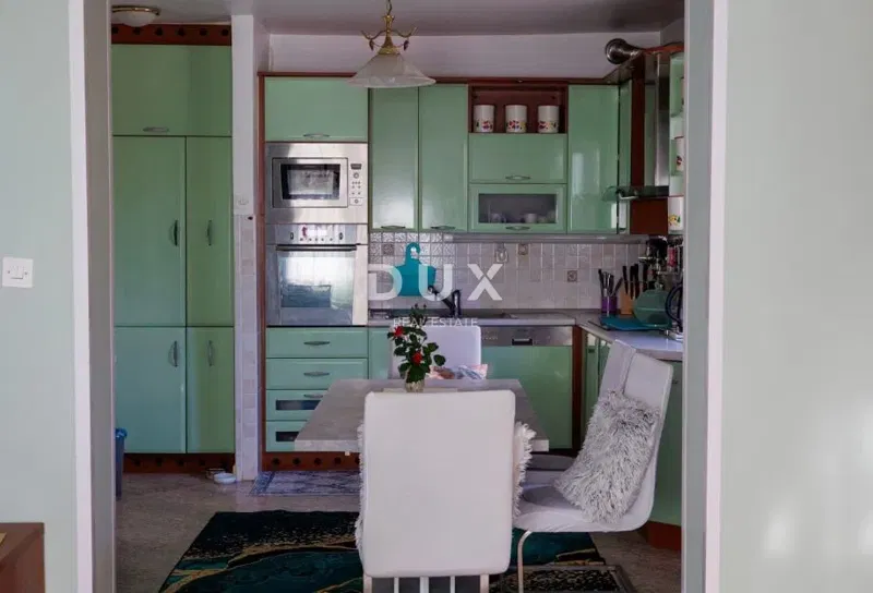 ZAGREB, DUBRAVA - A spacious house on three floors with a yard, a sauna and the possibility of three apartments – 3