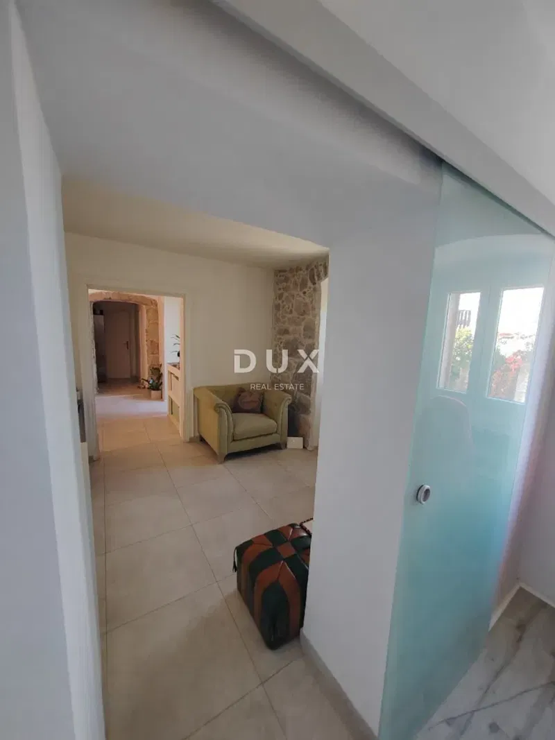 OPATIJA, VOLOSKO - elegant property with two apartments just steps from the sea, 87m2 – 3