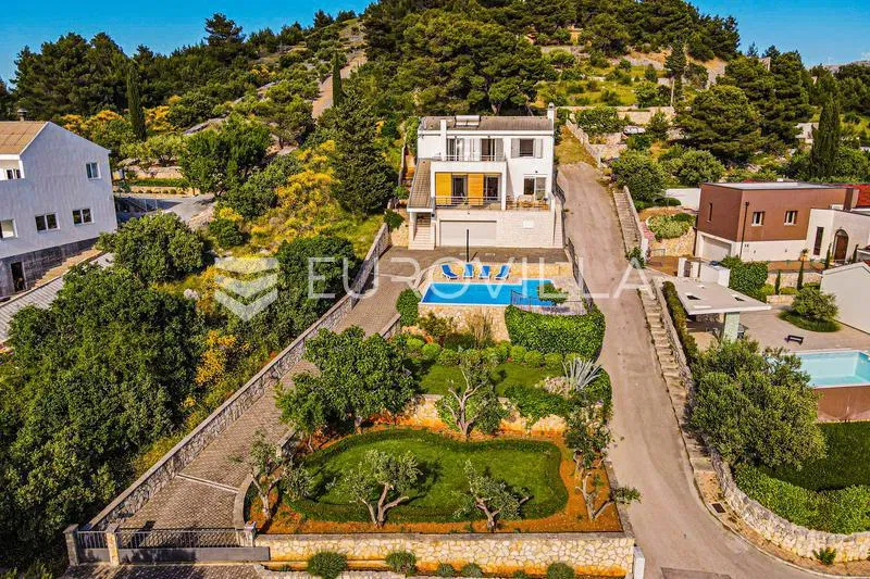 Šibenik, Žaborić, beautiful house with a swimming pool and panoramic sea view, 438 m² – 2