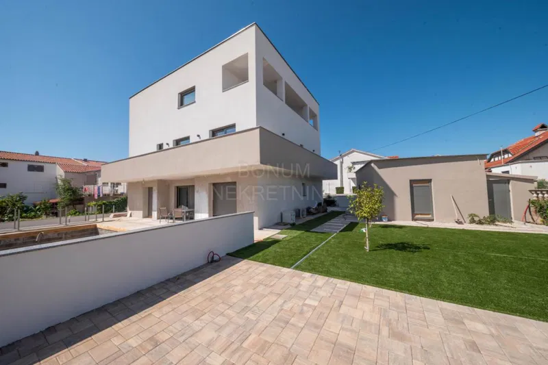 Vynikající byt v klidné lokalitě, druhé patro, Vodice – 2