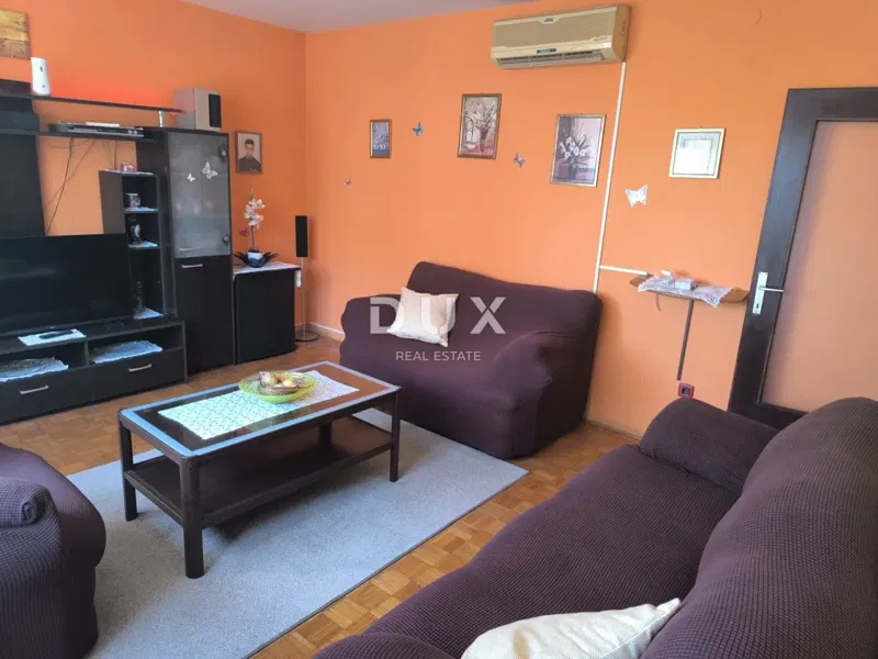 ISTRIA, PULA - 3 bedrooms + living room apartment in the center with parking 83 m2 – 2