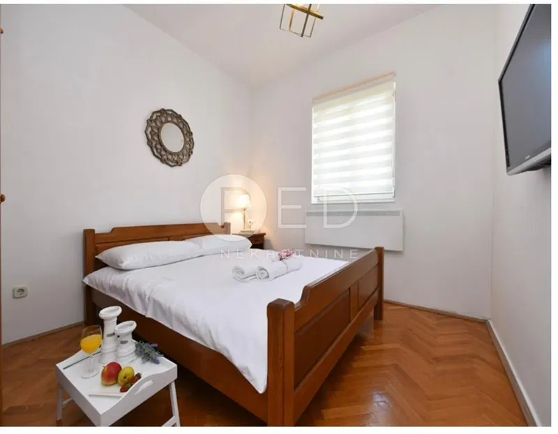 APARTMANSKA KUĆA S BAZENOM - PRIVLAKA - 150 m OD MORA – 2