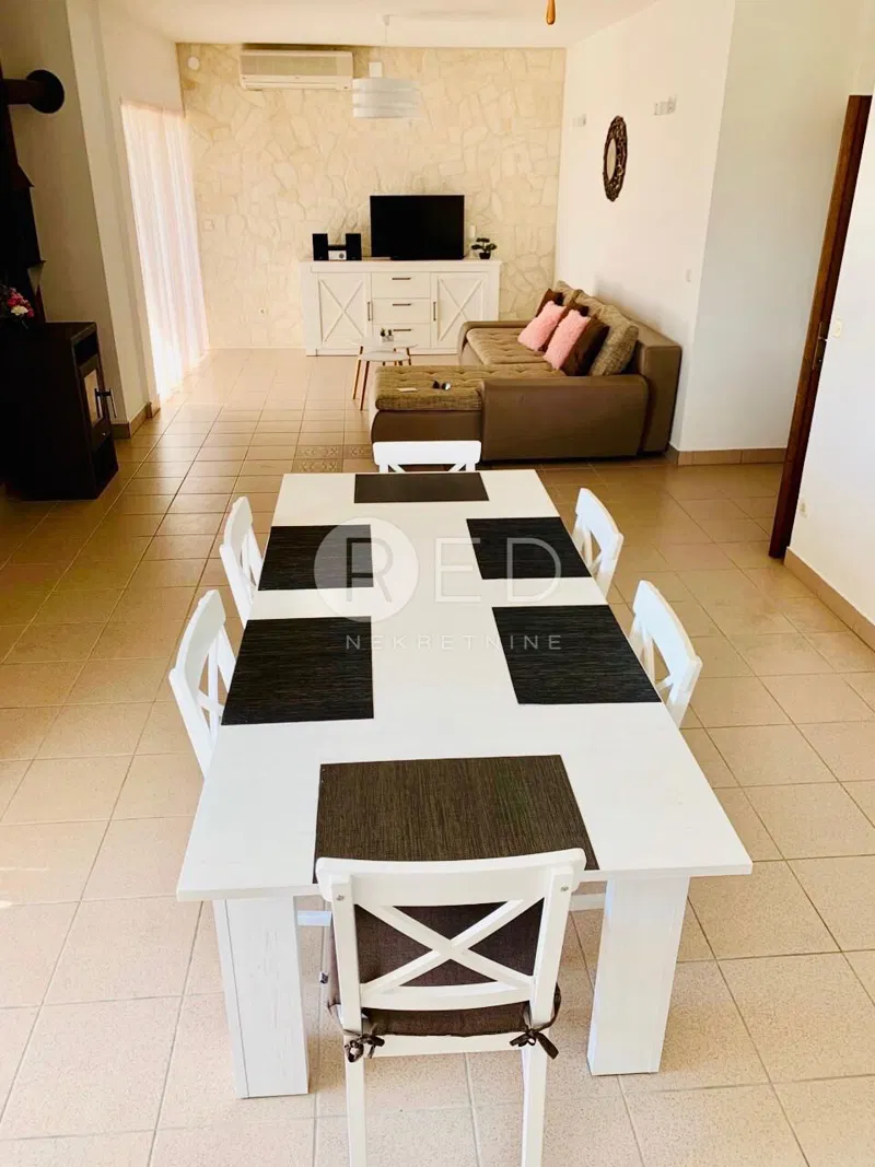 APARTMANSKA KUĆA S BAZENOM - PRIVLAKA - 150 m OD MORA – 3