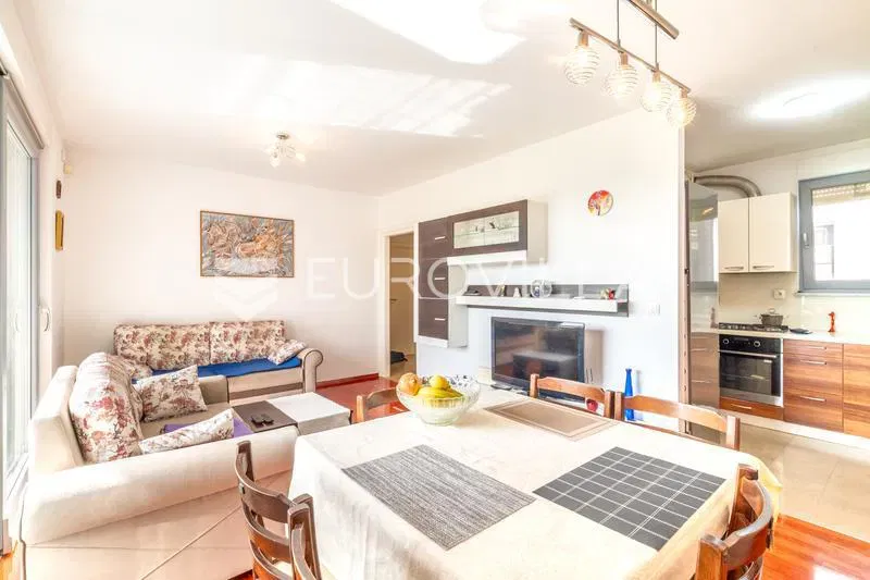 Sesvete, Kašinska, two-bedroom apartment with garden, ground floor, 66 m² – 2