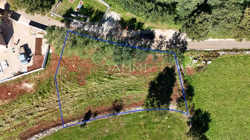 PAZIN, DINTORNI - Terreno edificabile con vista aperta 923 m2 – 3