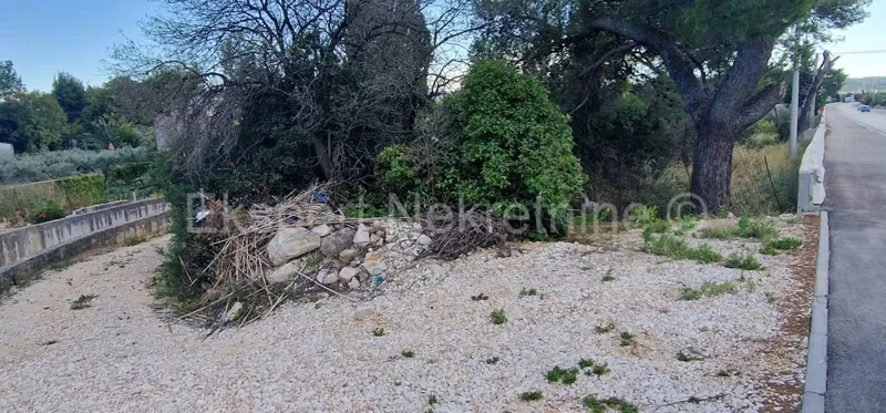 Kaštel Štafilić, building land 3606 m2, right next to the road, 100 m from the sea – 2
