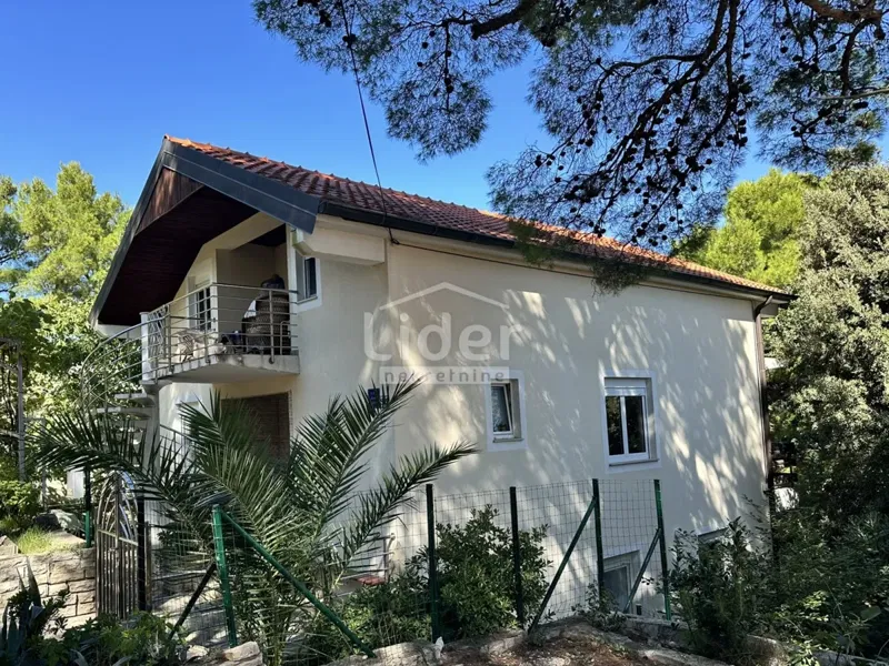 Ház Donji Karin, 190m2