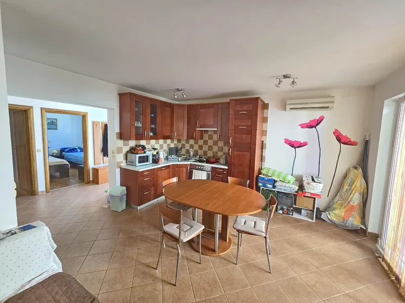 Malinska, földszinti apartman kerttel és saját medencével! – 3