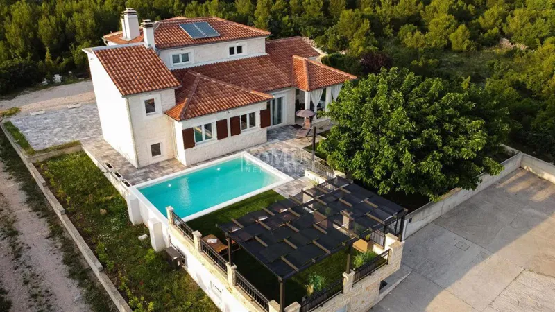 Dubrava near Šibenik, family house 267.69 m2 with swimming pool and garage, land plot 1,310 m2 – 2