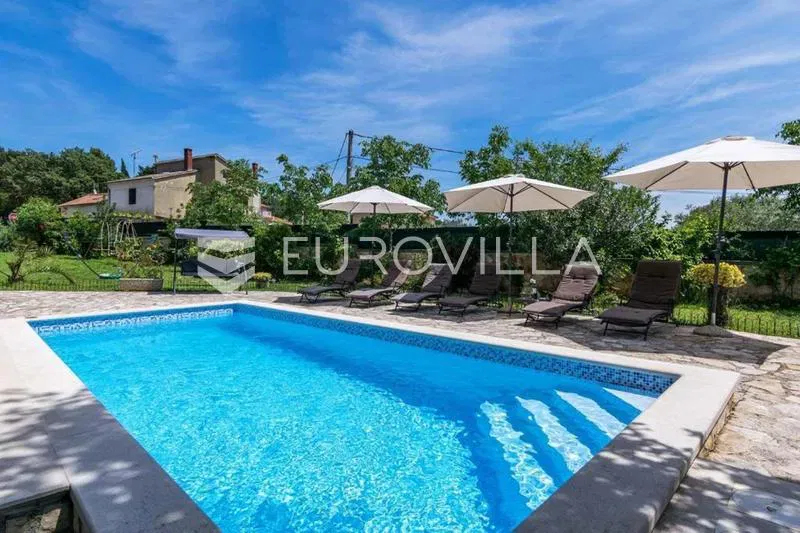 Istria, Pula, house with swimming pool, gym and solar system – 3