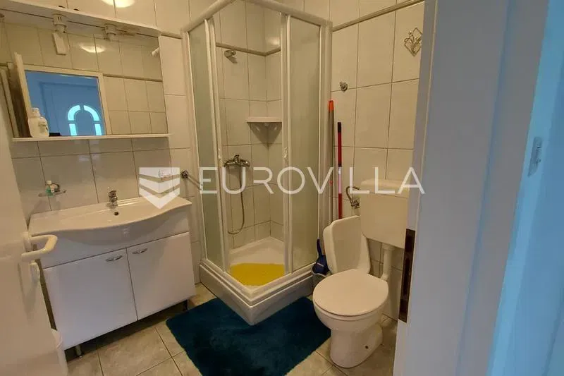 Krk, Omišalj, detached house with 4 apartments, garden, courtyard and parking spaces – 3