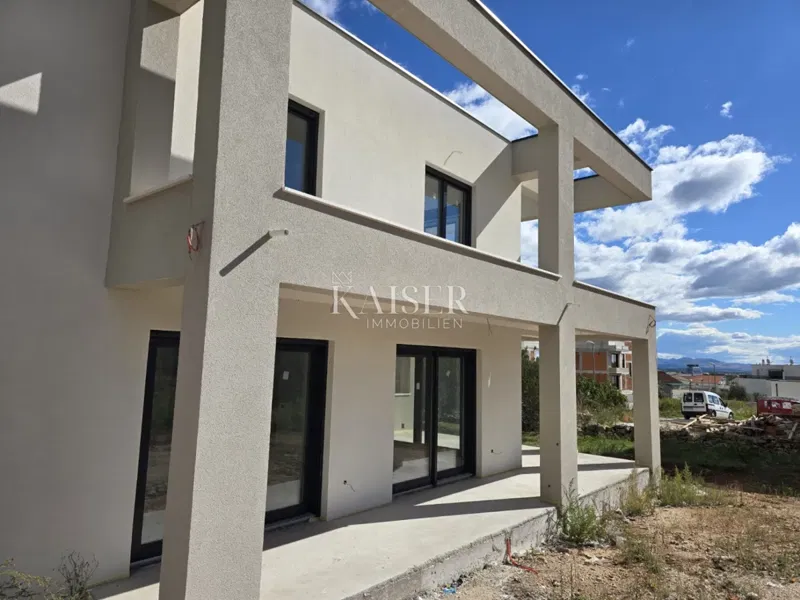 VODICE - VILLA DI LUSSO CON PISCINA E AMPIE TERRAZZE – 2