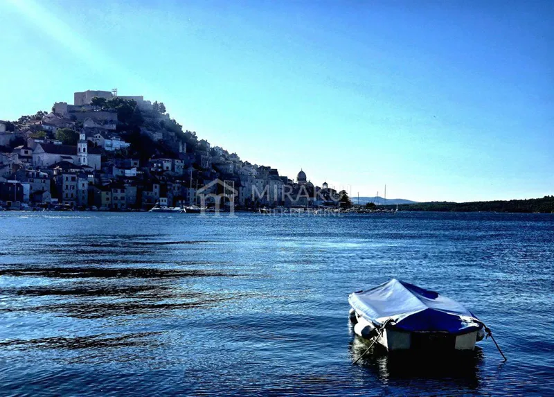 Nekretnine Šibenik, TOP LOKACIJA, Stan sa pogledom na more pored plaže Banj – 2