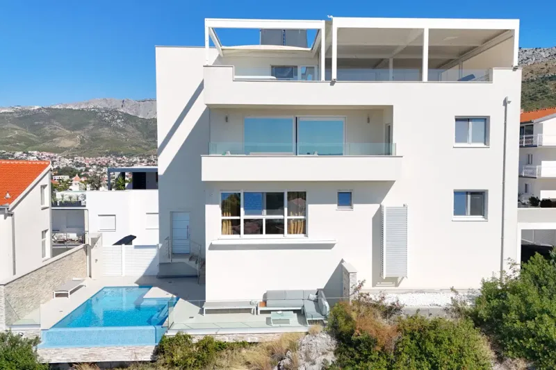 Villa con piscina e vista sul mare aperto – 2