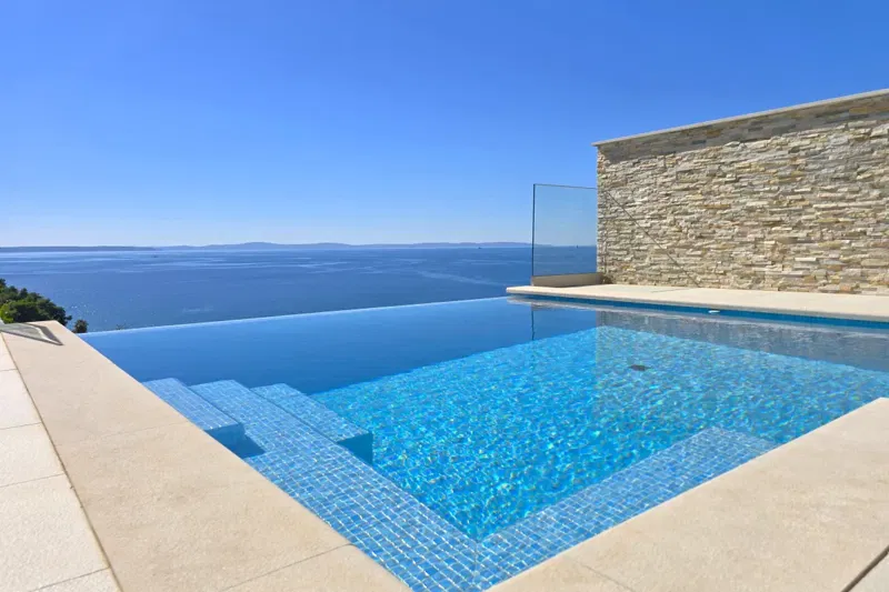 Villa con piscina e vista sul mare aperto – 3