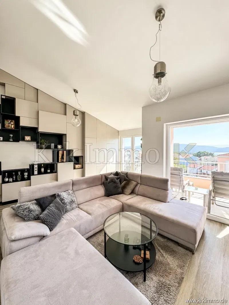 Grad Krk: Moderni namješteni apartman na prodaju!