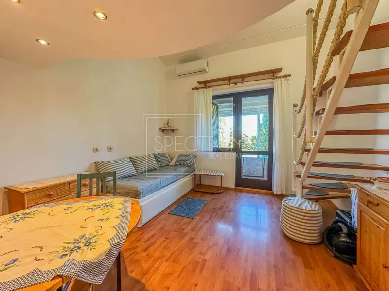 Poreč area, two-storey apartment 350 m from the sea – 2