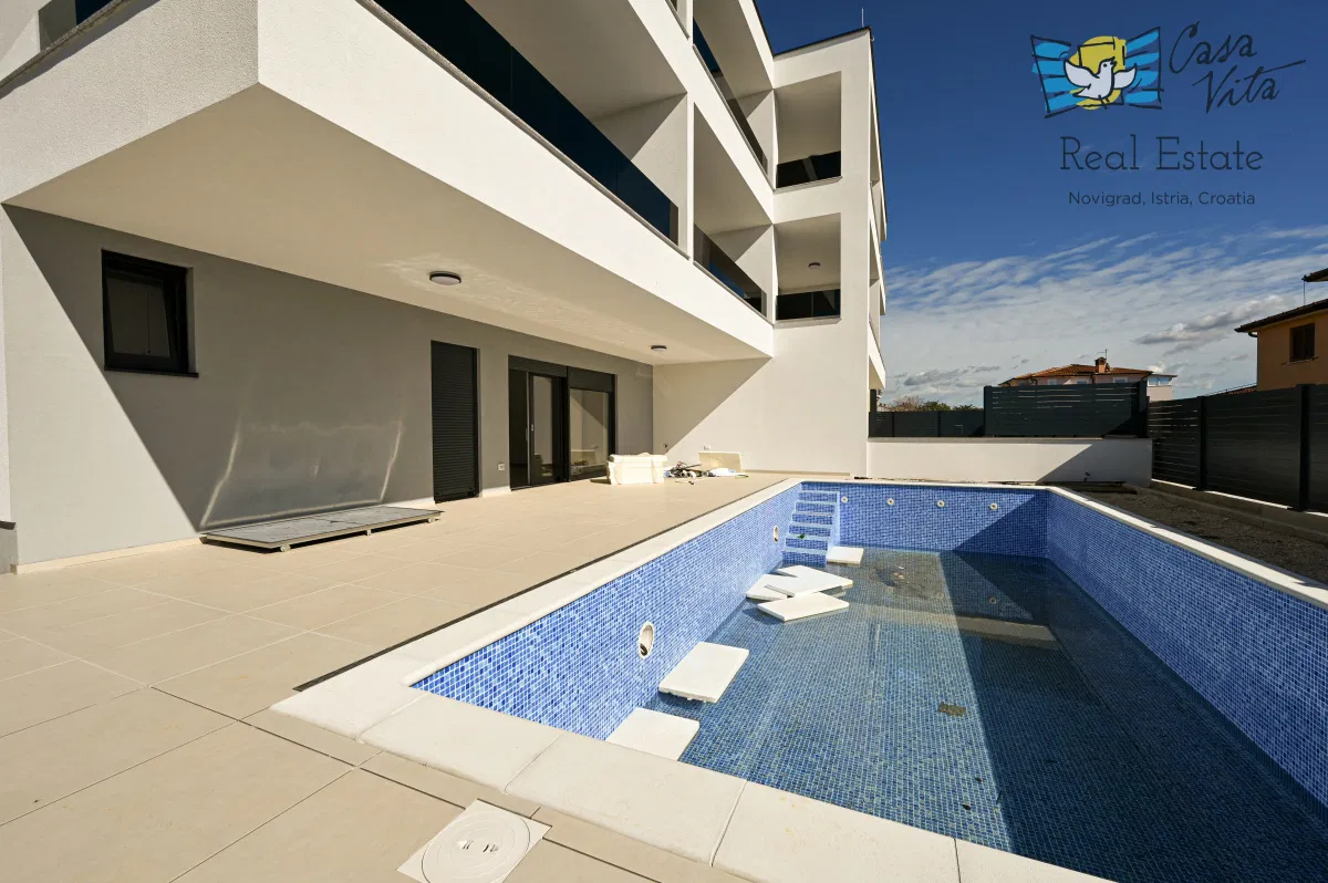 ISTRA, NOVIGRAD - Appartamento al piano terra di una nuova costruzione con piscina!