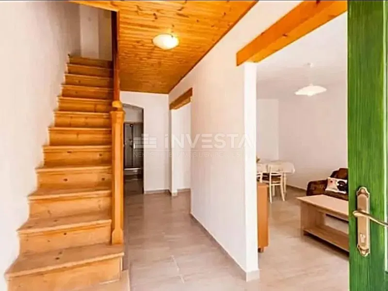 Casa a schiera ristrutturata con 3 camere da letto e cortile – 2