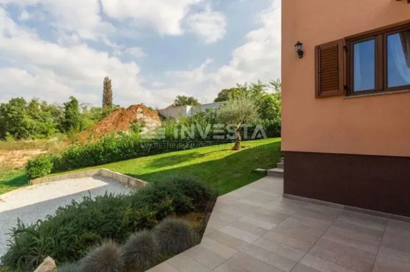 Villa con piscina – 2