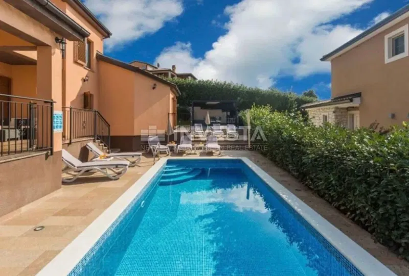 Villa con piscina – 3