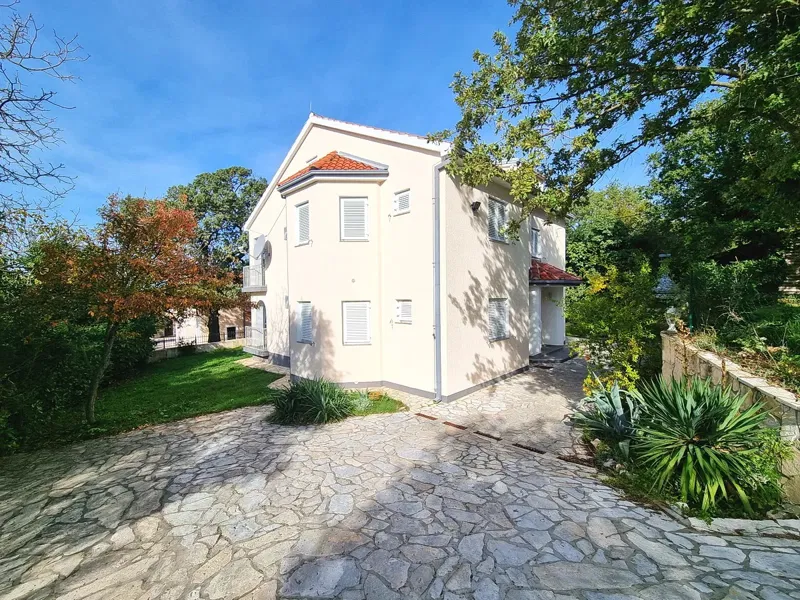 Malinska, casa indipendente con giardino in posizione tranquilla con vista! – 2