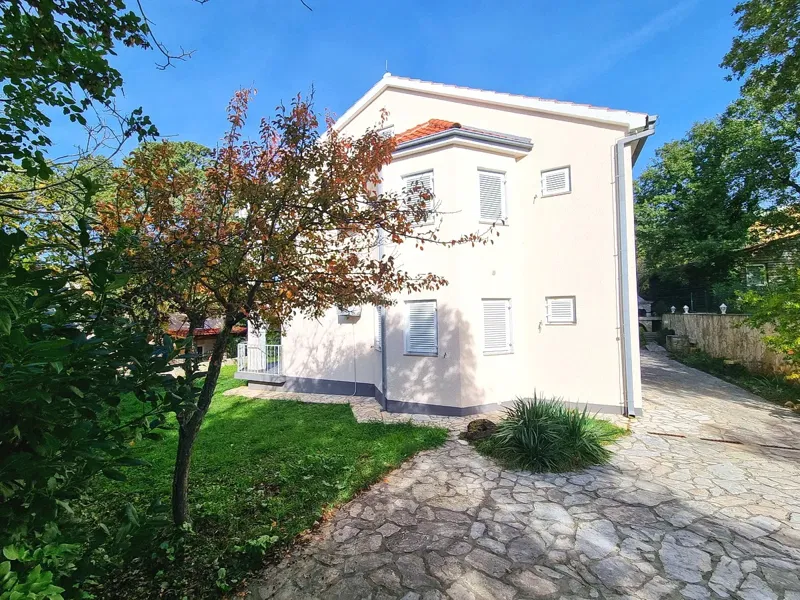 Malinska, casa indipendente con giardino in posizione tranquilla con vista! – 3