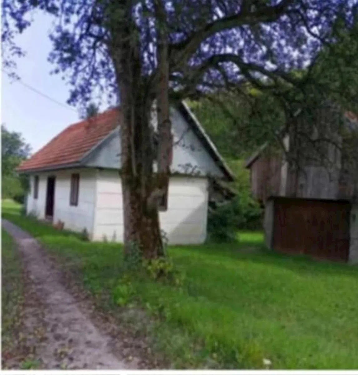 Ogulin OKOLICA - stara kuća  na zemljištu površine 8025 m2