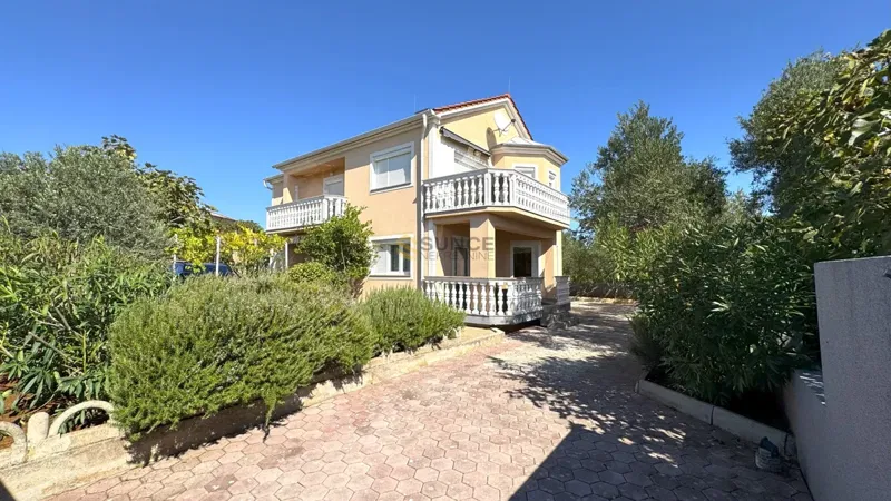 Città di Krk, casa indipendente con due appartamenti separati e vista mare!