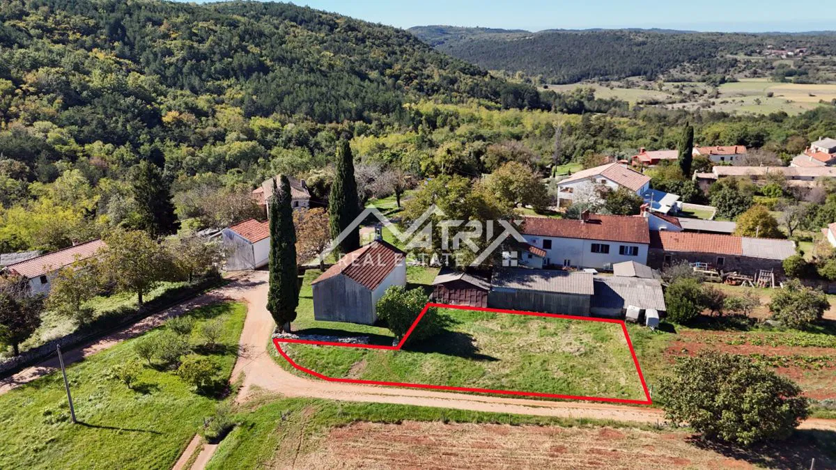 Oprtalj okolica, građevinsko zemljište na rubu sela