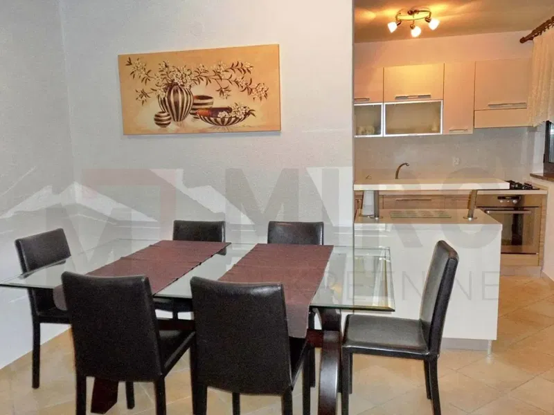 Punat, detached house with 2 separate apartments and swimming pool, FOR SALE – 3