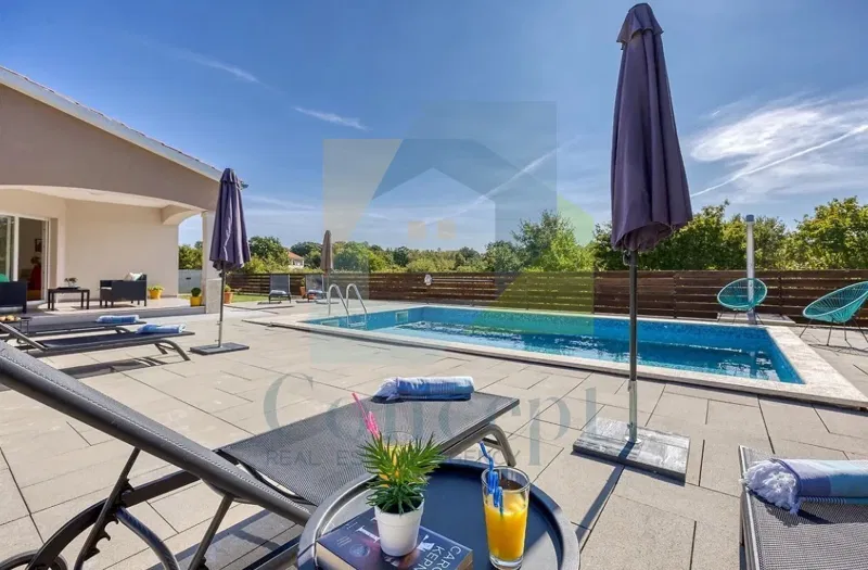 Poreč, dintorni, Casa indipendente con piscina in posizione tranquilla – 3