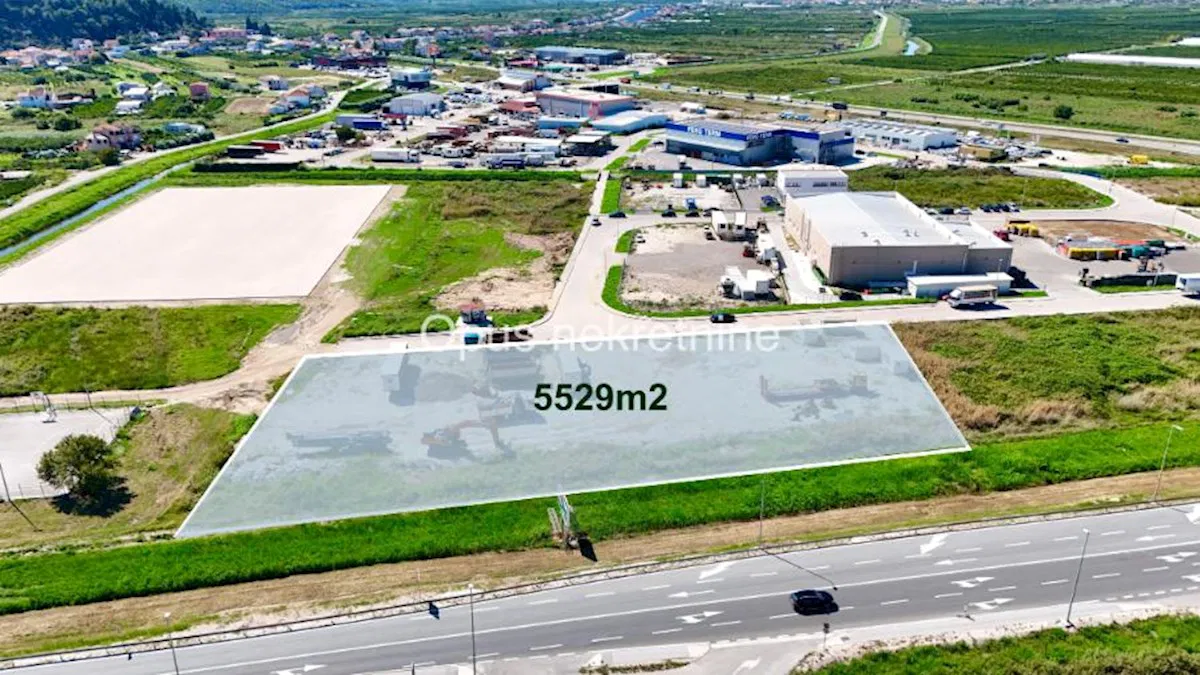 OPUZEN - poslovna zona, investicijsko zemljiste 5529 m2 za hale