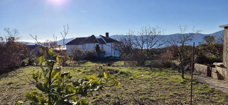 Krk Island, town of Krk, wider surroundings, building land 980m2 with a 110m2 structure, sea view, for sale – 2