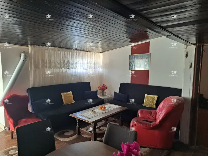 Istria, Umag, house 200m2 for renovation, 3 apartments, first row by the sea, open sea view, city center – 2
