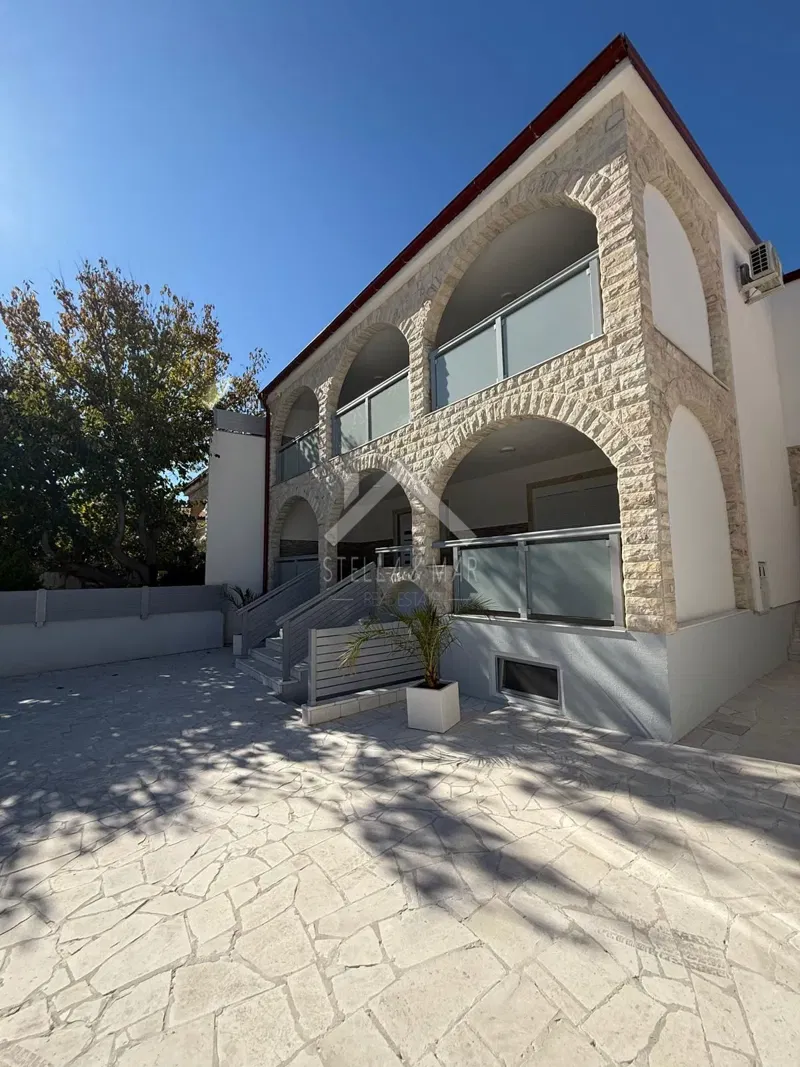 Beautiful house with 3 apartments - Vir – 3
