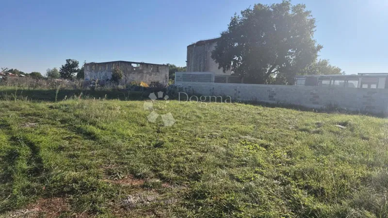 474 m2-es építési telek Marčana ipari övezetében – 2